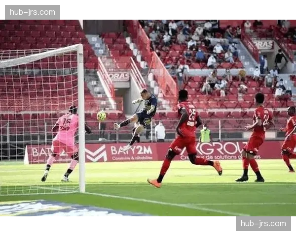 马竞5-4-1低位防守:格列兹曼深度回撤暴露攻防脱节 马竞5-4-1低位防守:格列兹曼深度回撤暴露攻防脱节